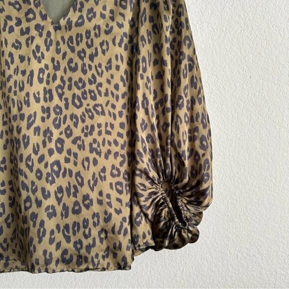 Adrienne Animal Print Green and black Size Small Long ballom sleeves - Picture 4 of 10